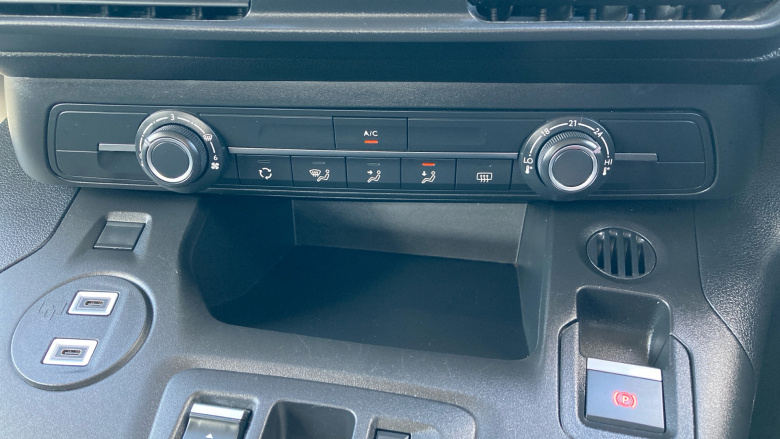 Vauxhall Combo Life 100kW Design XL 52kWh 5dr Auto [7 Seat] Electric Estate